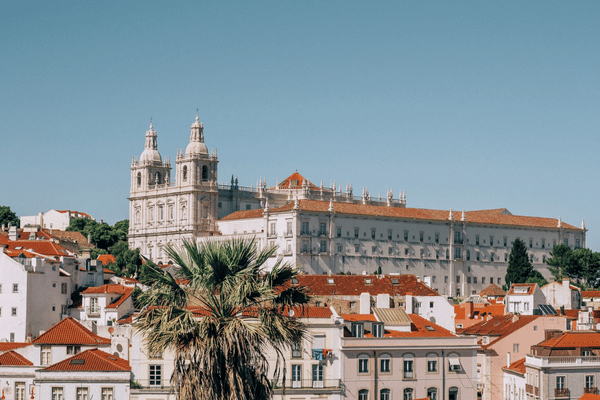 Dutch Customer service advisor at Social Media in Lisbon with relocation