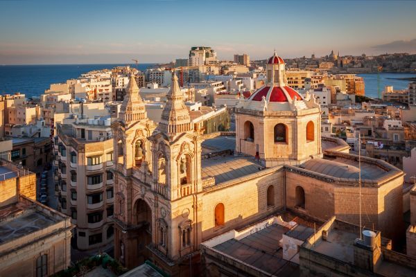 Step into the Spotlight as a Dutch-speaking Online Croupier in Sunny Malta