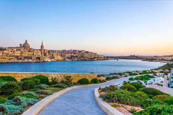 Step into the Spotlight as a Danish-speaking Online Croupier in Sunny Malta